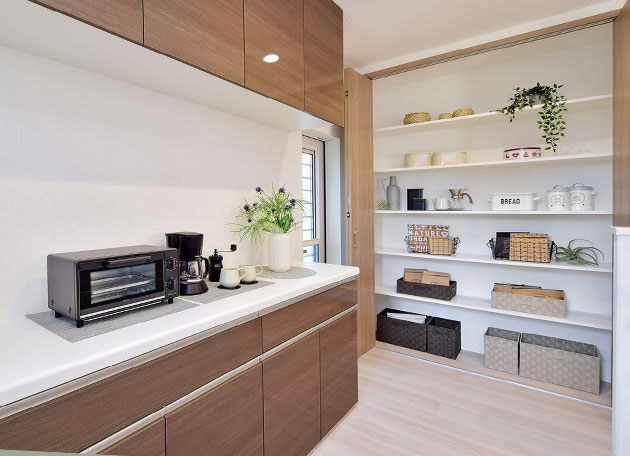 収納充実のキッチン