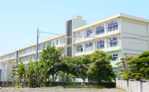 平岡中学校