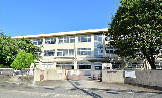 鳩里小学校