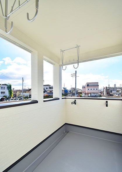 屋根付きバルコニー
